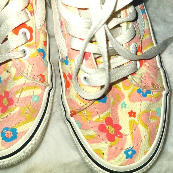 Vibrant Pink and Yellow Sneakers for Casual Wear - Picture 5 of 7